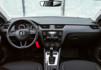 Подержанный автомобиль Skoda Octavia Liftback 2018 года (12 фото)