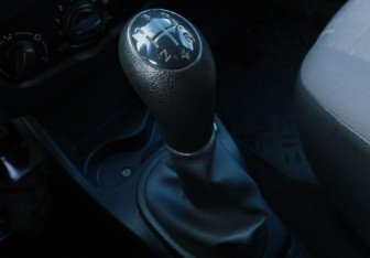 Подержанный автомобиль Renault Sandero 2012 года (12 фото)