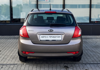 Подержанный автомобиль Kia Ceed Hatchback 2011 года (4 фото)