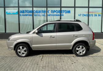 Подержанный автомобиль Hyundai Tucson 2008 года (2 фото)