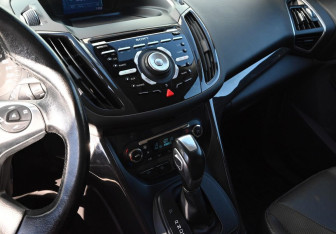 Подержанный автомобиль Ford Kuga 2013 года (10 фото)