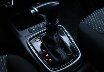 Подержанный автомобиль Kia Rio Sedan 2018 года (14 фото)