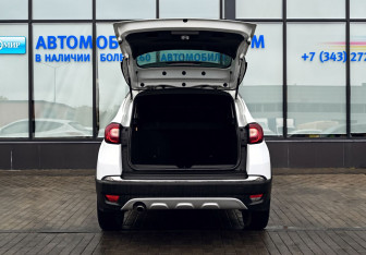 Подержанный автомобиль Renault Kaptur 2016 года (23 фото)