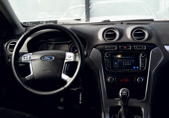 Подержанный автомобиль Ford Mondeo Liftback 2011 года (22 фото)