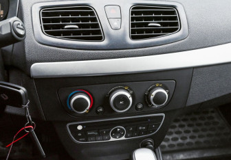 Подержанный автомобиль Renault Megane Hatchback 2012 года (13 фото)