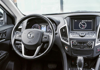 Подержанный автомобиль DongFeng AX7 2018 года (11 фото)