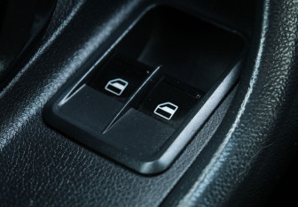 Подержанный автомобиль Skoda Fabia Hatchback 2012 года (11 фото)