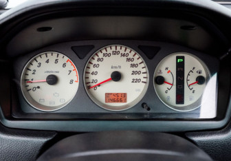 Подержанный автомобиль Mitsubishi Lancer Sedan 2004 года (16 фото)