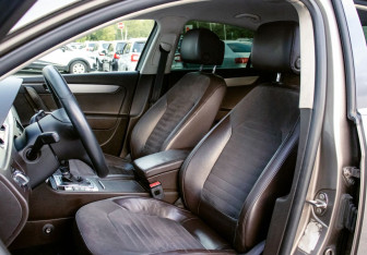 Подержанный автомобиль Volkswagen Passat Sedan 2011 года (16 фото)