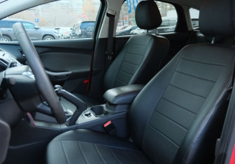 Подержанный автомобиль Ford Focus Hatchback 2012 года (16 фото)