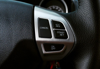 Подержанный автомобиль Mitsubishi Lancer Sedan 2013 года (14 фото)