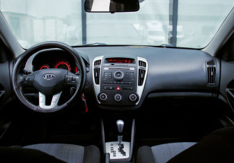 Подержанный автомобиль Kia Ceed Wagon 2011 года (16 фото)