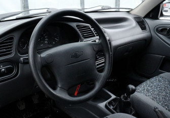 Подержанный автомобиль Chevrolet Lanos 2006 года (9 фото)