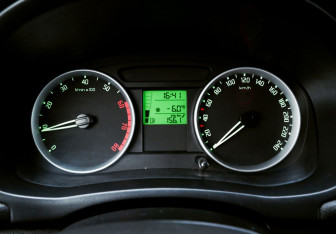 Подержанный автомобиль Skoda Fabia Hatchback 2009 года (13 фото)