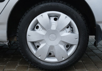 Подержанный автомобиль Toyota Corolla Sedan 2004 года (19 фото)