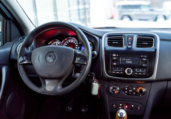 Подержанный автомобиль Renault Logan Sedan 2016 года (12 фото)