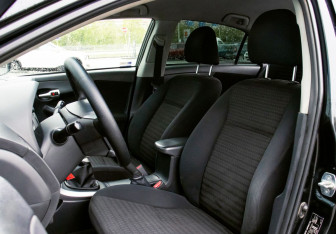Подержанный автомобиль Toyota Corolla Sedan 2010 года (14 фото)