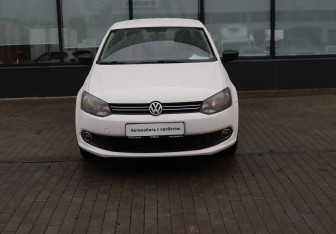 Подержанный автомобиль Volkswagen Polo Sedan 2013 года (8 фото)