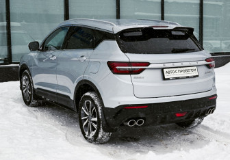 Подержанный автомобиль Geely Coolray 2021 года (3 фото)