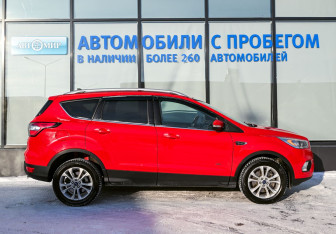 Подержанный автомобиль Ford Kuga 2017 года (6 фото)