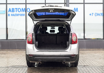 Подержанный автомобиль Chevrolet Captiva 2007 года (18 фото)