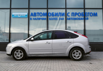 Подержанный автомобиль Ford Focus Hatchback 2006 года (2 фото)