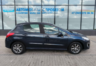 Подержанный автомобиль Peugeot 308 Hatchback 2012 года (6 фото)
