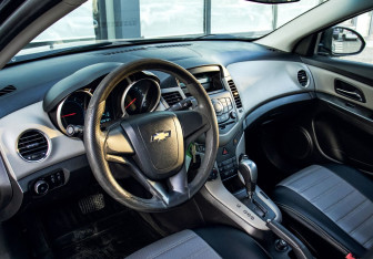 Подержанный автомобиль Chevrolet Cruze Sedan 2012 года (13 фото)