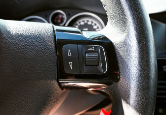 Подержанный автомобиль Opel Astra Sedan 2012 года (13 фото)