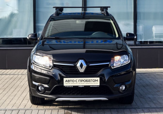 Подержанный автомобиль Renault Sandero 2017 года (8 фото)