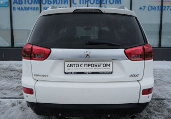 Подержанный автомобиль Peugeot 4007 2012 года (4 фото)
