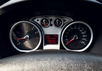 Подержанный автомобиль Ford Focus Hatchback 2011 года (9 фото)