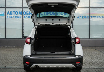 Подержанный автомобиль Renault Kaptur 2016 года (18 фото)