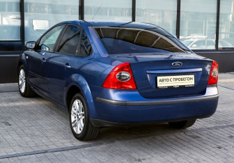 Подержанный автомобиль Ford Focus Sedan 2006 года (3 фото)