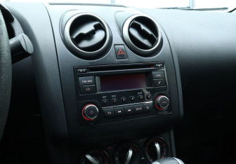 Подержанный автомобиль Nissan Qashqai 2013 года (12 фото)