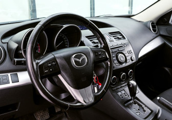 Подержанный автомобиль Mazda 3 Hatchback 2011 года (10 фото)
