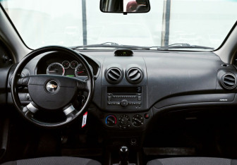 Подержанный автомобиль Chevrolet Aveo Sedan 2010 года (18 фото)