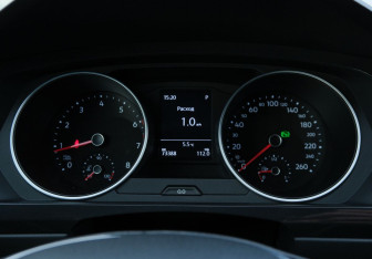 Подержанный автомобиль Volkswagen Tiguan 2018 года (15 фото)