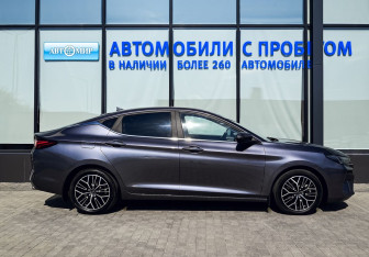 Подержанный автомобиль Москвич 6 2024 года (6 фото)