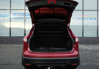 Подержанный автомобиль Nissan Qashqai 2014 года (19 фото)