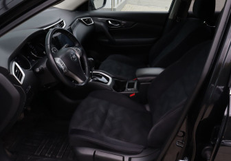 Подержанный автомобиль Nissan X-Trail 2015 года (18 фото)