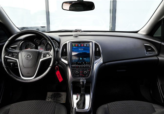 Подержанный автомобиль Opel Astra Hatchback 2011 года (19 фото)