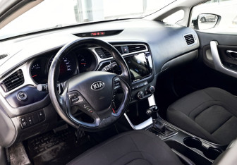 Подержанный автомобиль Kia Ceed Wagon 2018 года (15 фото)
