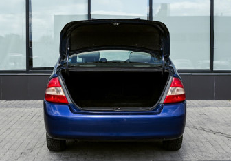 Подержанный автомобиль Toyota Prius Sedan 2001 года (17 фото)