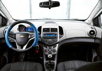 Подержанный автомобиль Chevrolet Aveo Sedan 2012 года (12 фото)