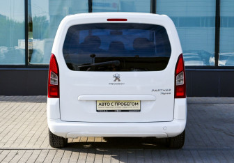 Подержанный автомобиль Peugeot Partner 2012 года (4 фото)