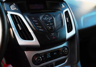 Подержанный автомобиль Ford Focus Hatchback 2011 года (10 фото)