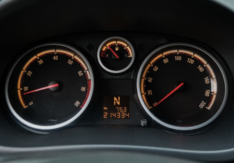 Подержанный автомобиль Opel Corsa 2008 года (15 фото)