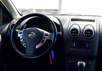Подержанный автомобиль Nissan Qashqai 2012 года (19 фото)