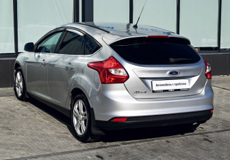 Подержанный автомобиль Ford Focus Hatchback 2011 года (3 фото)